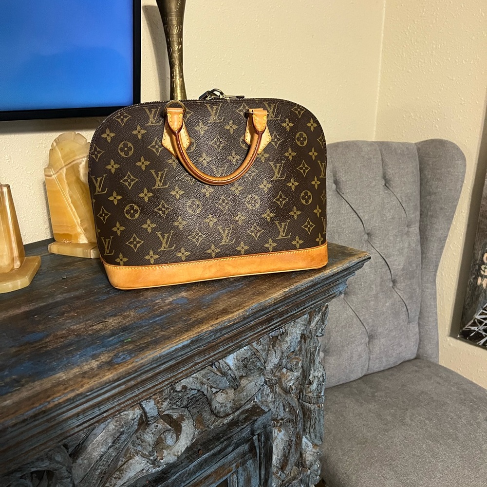 LOUIS VUITTON ALMA  MONOGRAN MM